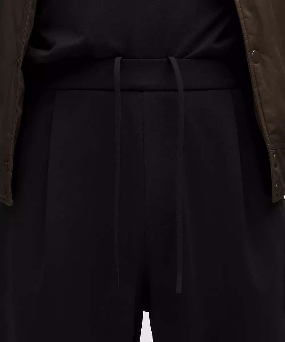 Pantalon Daydrift coupe décontractée plissé homme Shorter *No Belt Loops — Black, view 4