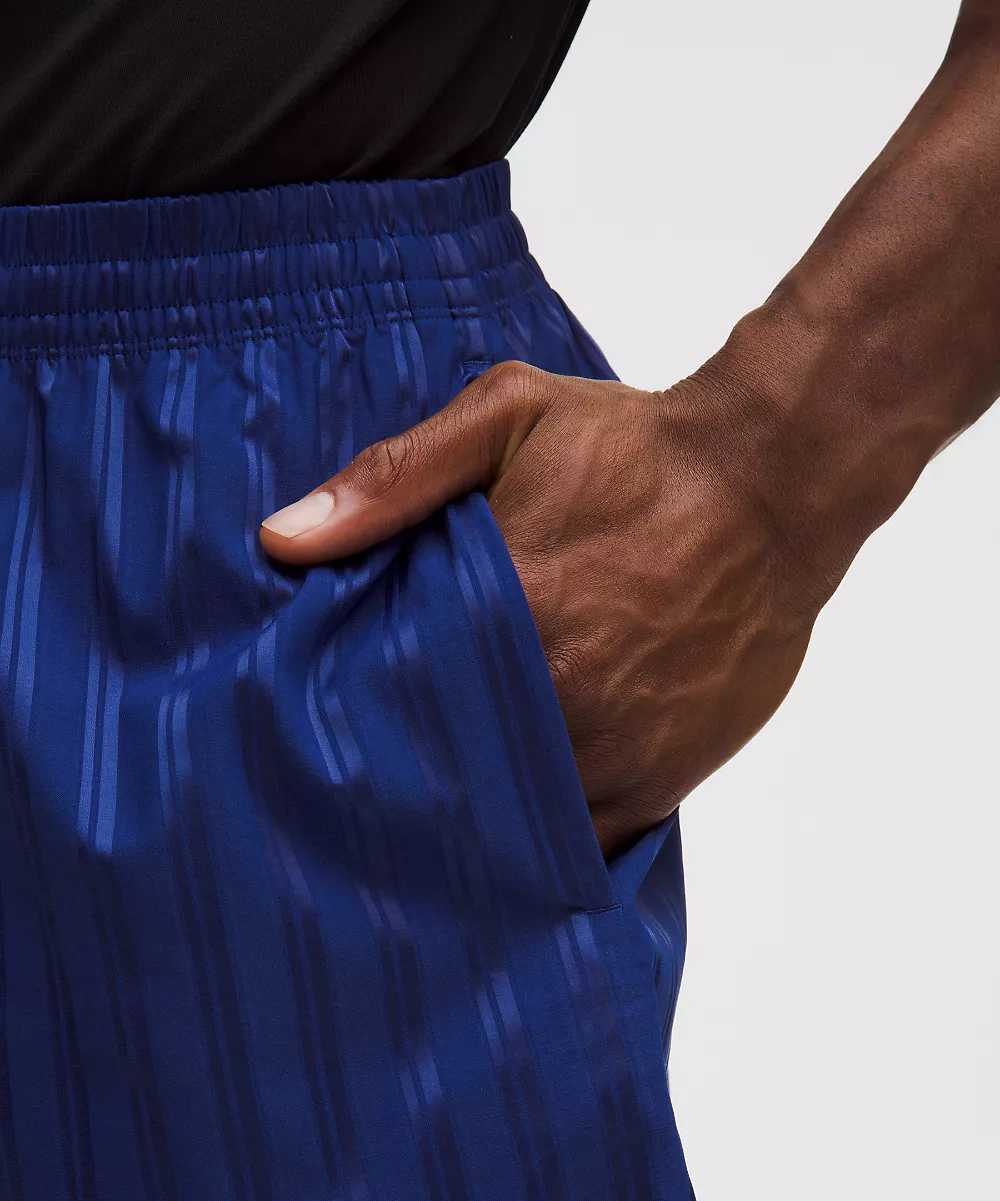 Short sans doublure en satin rayé 7" — Impact Stripe Clubhouse Blue, view 5