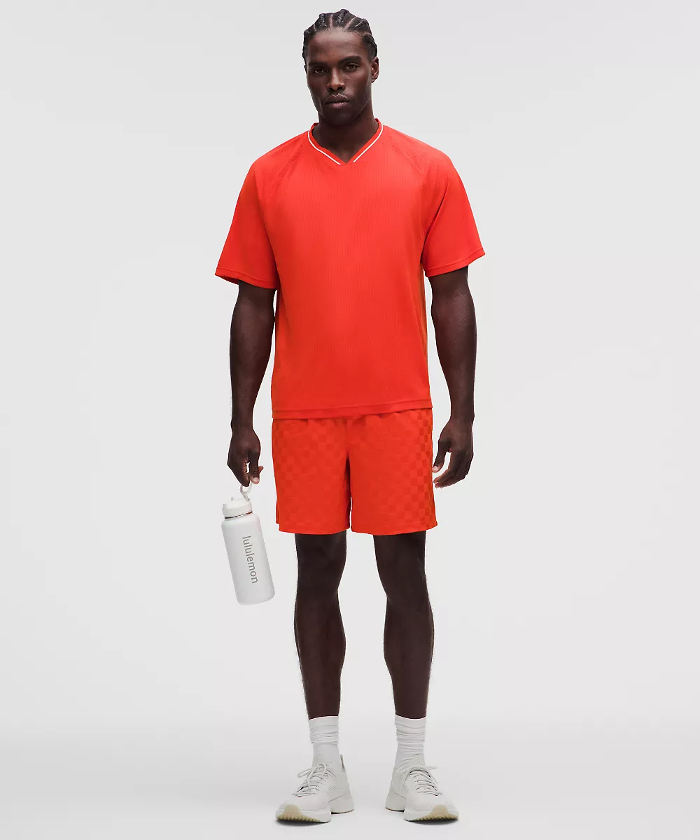 Short de sport en satin sans doublure à damier 7" — Checkerboard Cherry Ember, view 1