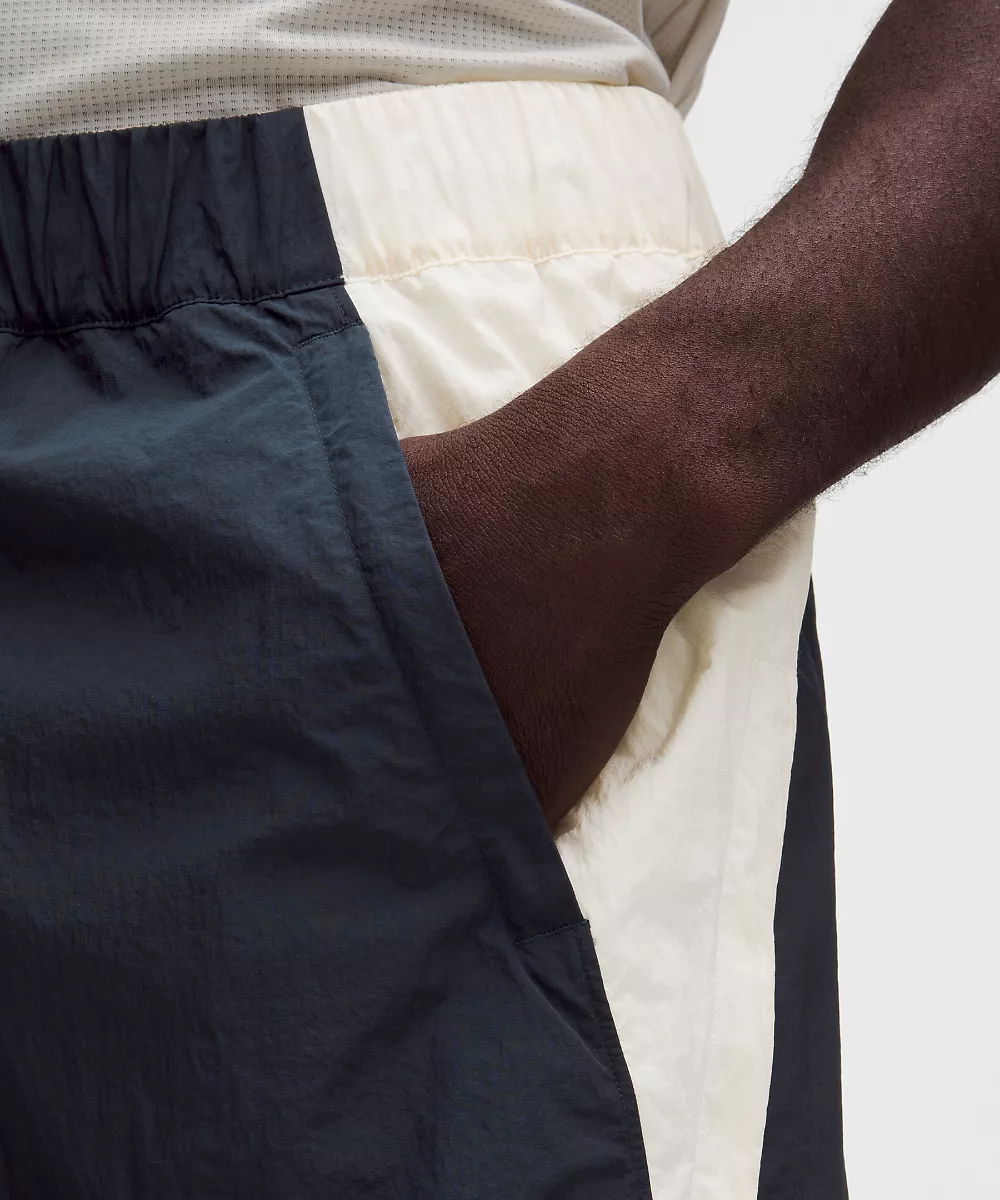 Short de survêtement en nylon coupe décontractée 9" — True Navy/Coconut Ivory, view 5