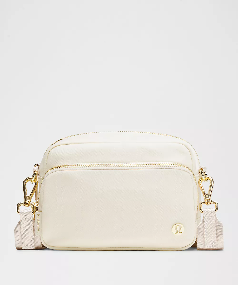 Sac bandoulière Everywhere 2L *Ferrures métalliques — Light Ivory/Gold, view 1