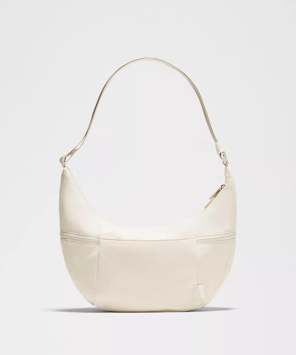 Sac banane souple Slouchy 6L — Light Ivory/Gold, view 3