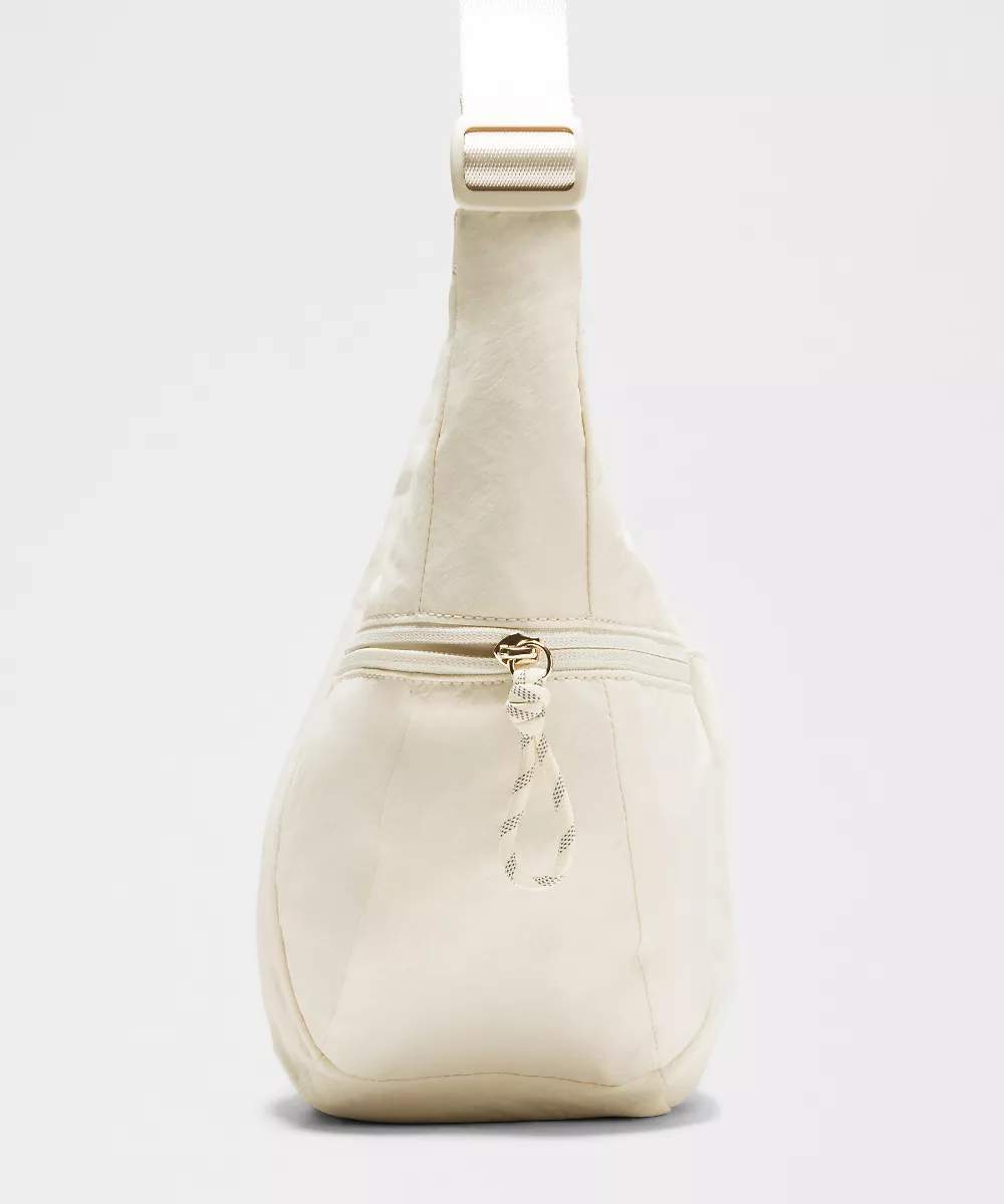 Sac banane souple Slouchy 6L — Light Ivory/Gold, view 4