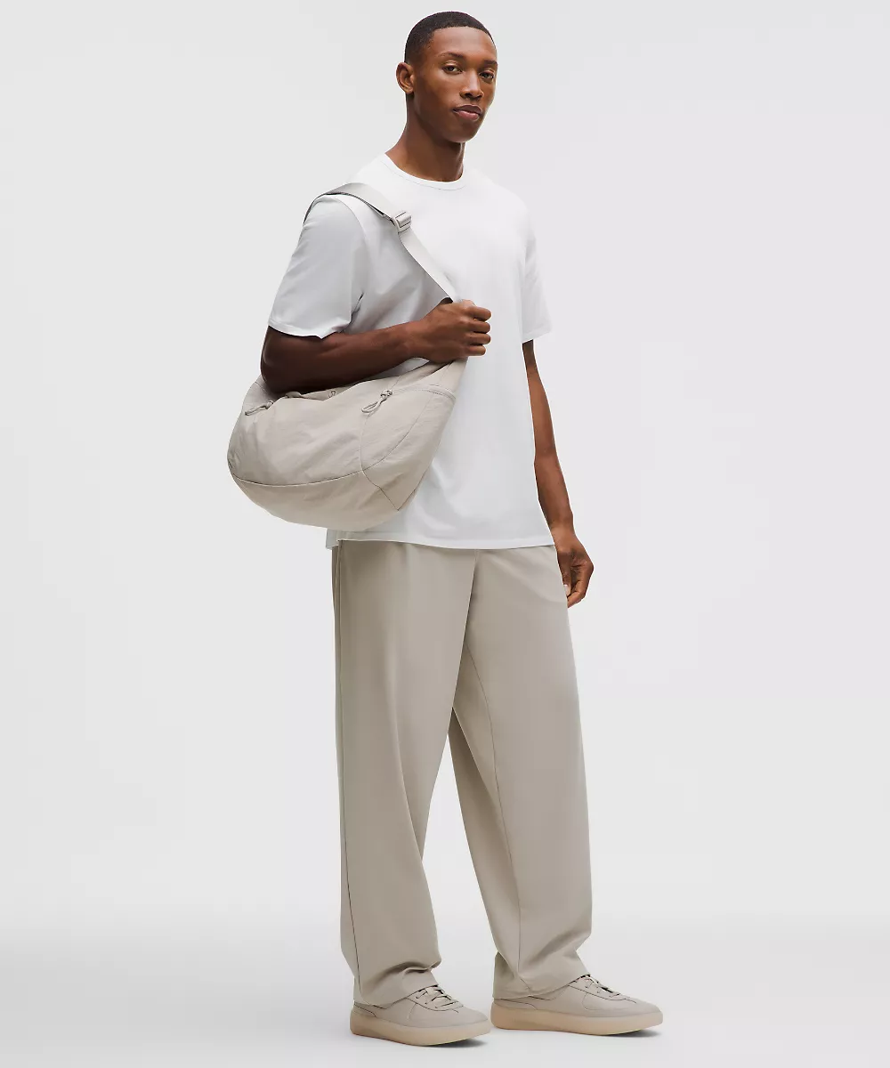 Grand sac bandoulière souple 13L — Downtown Tan, view 2