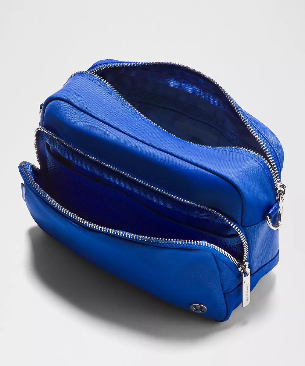 Sac bandoulière Everywhere 3L Large *Ferrures métalliques — Beach Ball Blue/Silver, view 4