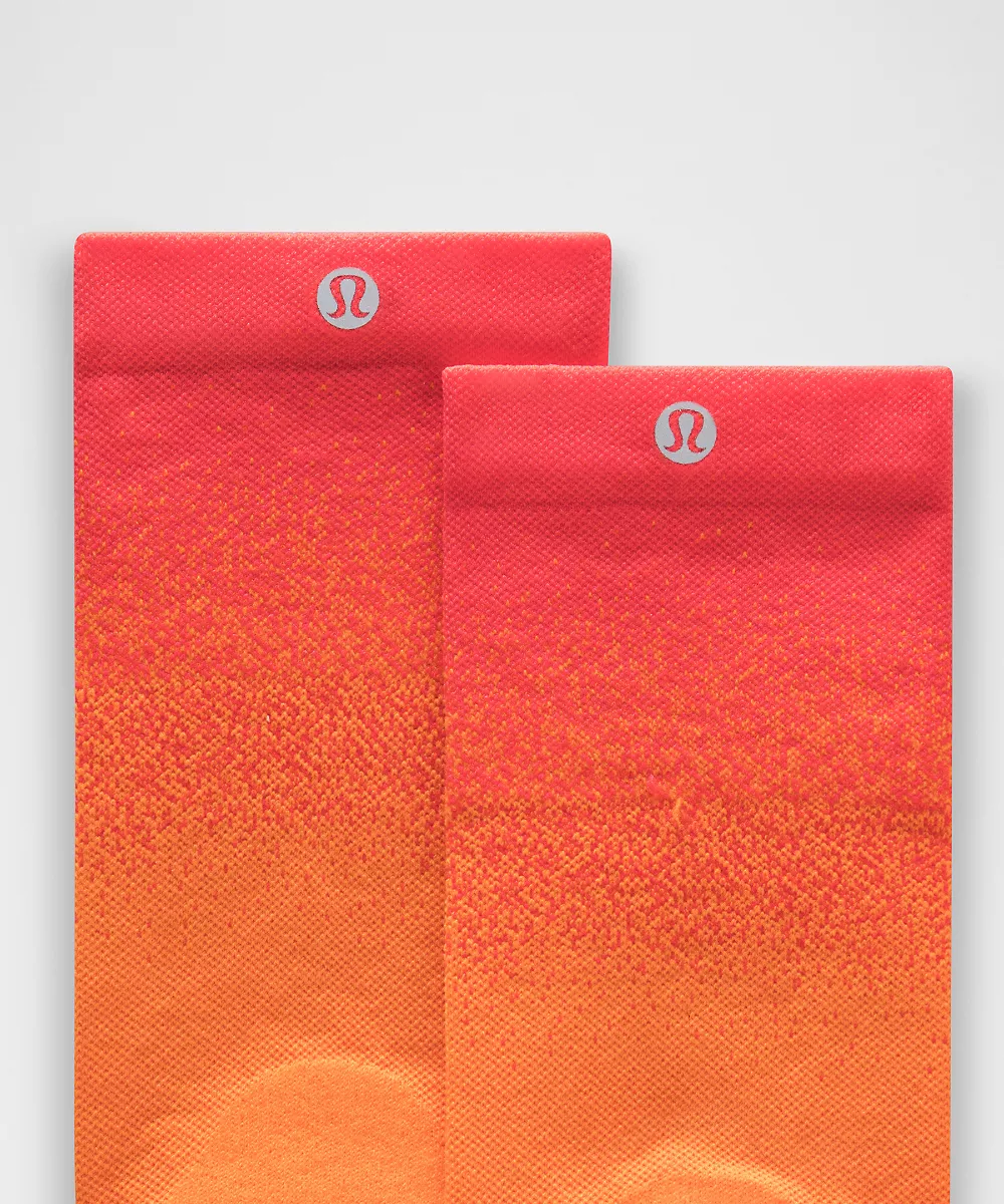 Chaussettes mi-hautes Power Stride unisexe ombré — Star Burst Tone/Citrus Sizzle Tone, view 2