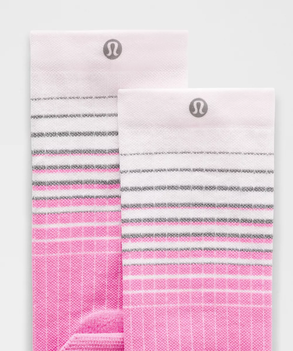 Chaussettes mi-hautes Power Stride unisexe *Grille réfléchissante — Blissful Pink/Racer Pink, view 2