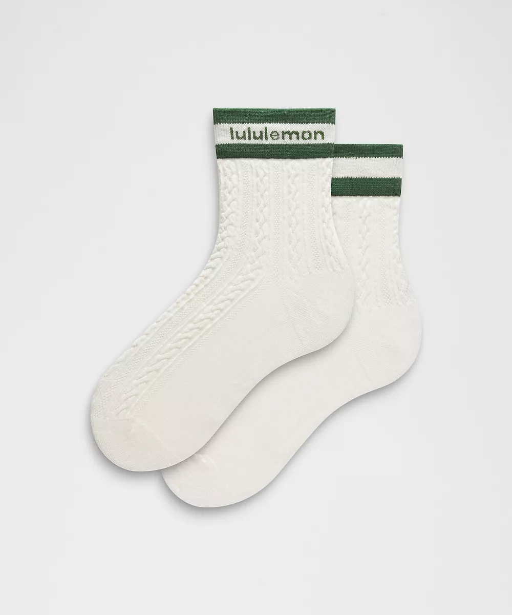 Chaussettes mi-mollet en maille torsadée unisexe — Coconut Ivory/Ivy Grove, view 1