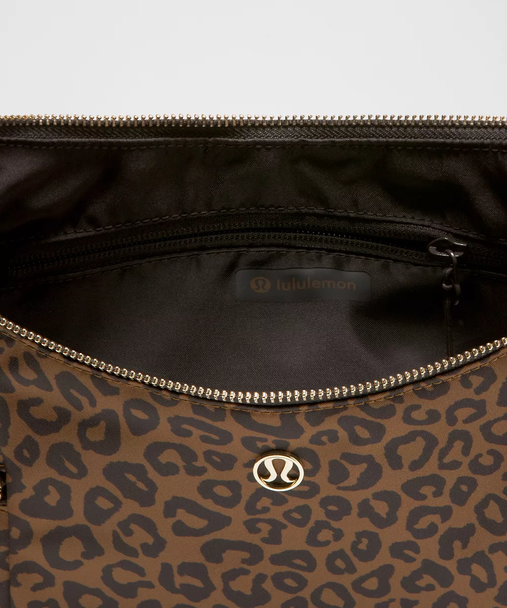Sac banane souple Slouchy 6L *Metal Hardware — Leopardo Shift Desert Khaki Multi, view 5