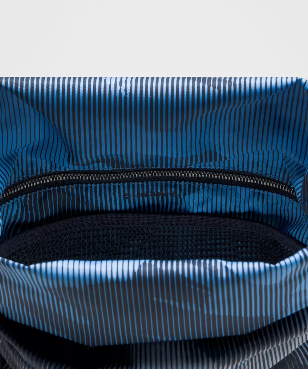 Sac bandoulière à rabat roulé 5.5L *SLNSH Collection — True Navy, view 4