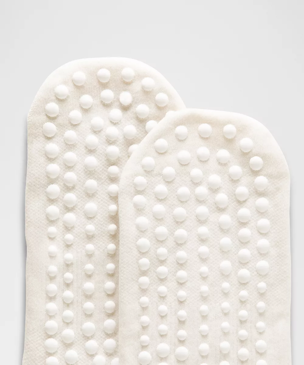 Chaussettes mi-mollet antidérapantes Find Your Balance unisexe — Light Ivory, view 2