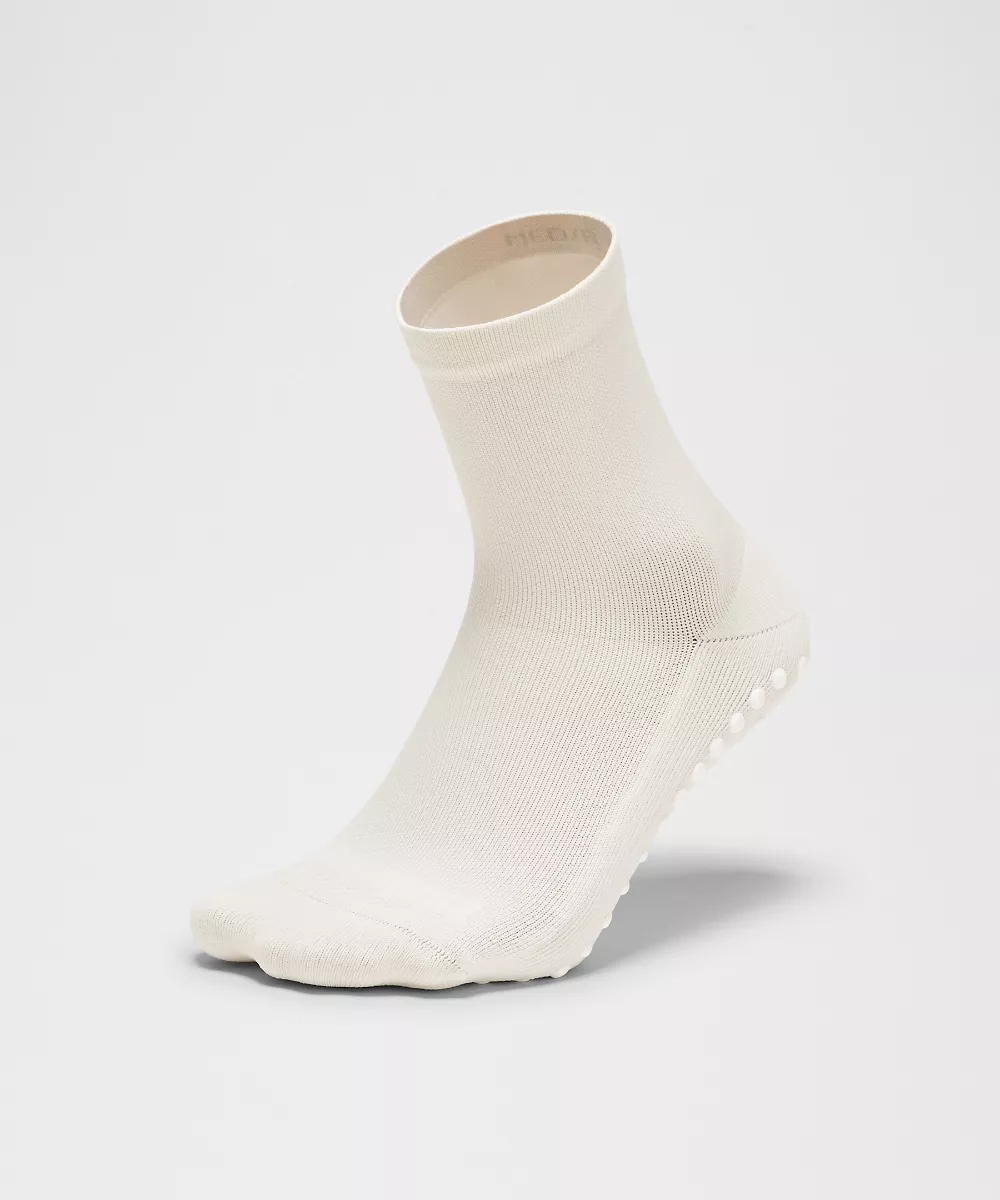Chaussettes mi-mollet antidérapantes Find Your Balance unisexe — Light Ivory, view 3
