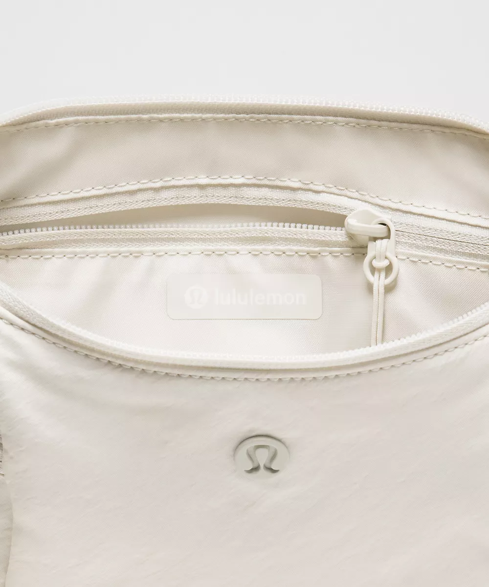 Petit sac banane souple Slouchy 3L — Light Ivory, view 5