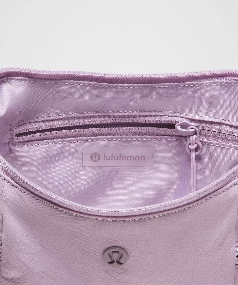 Petit sac banane souple Slouchy 3L — Lilac Play, view 5