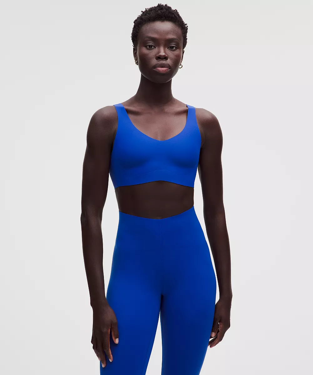 lululemon Glow Up™ brassière *Maintien moyen, bonnet B/C — Beach Ball Blue, view 1