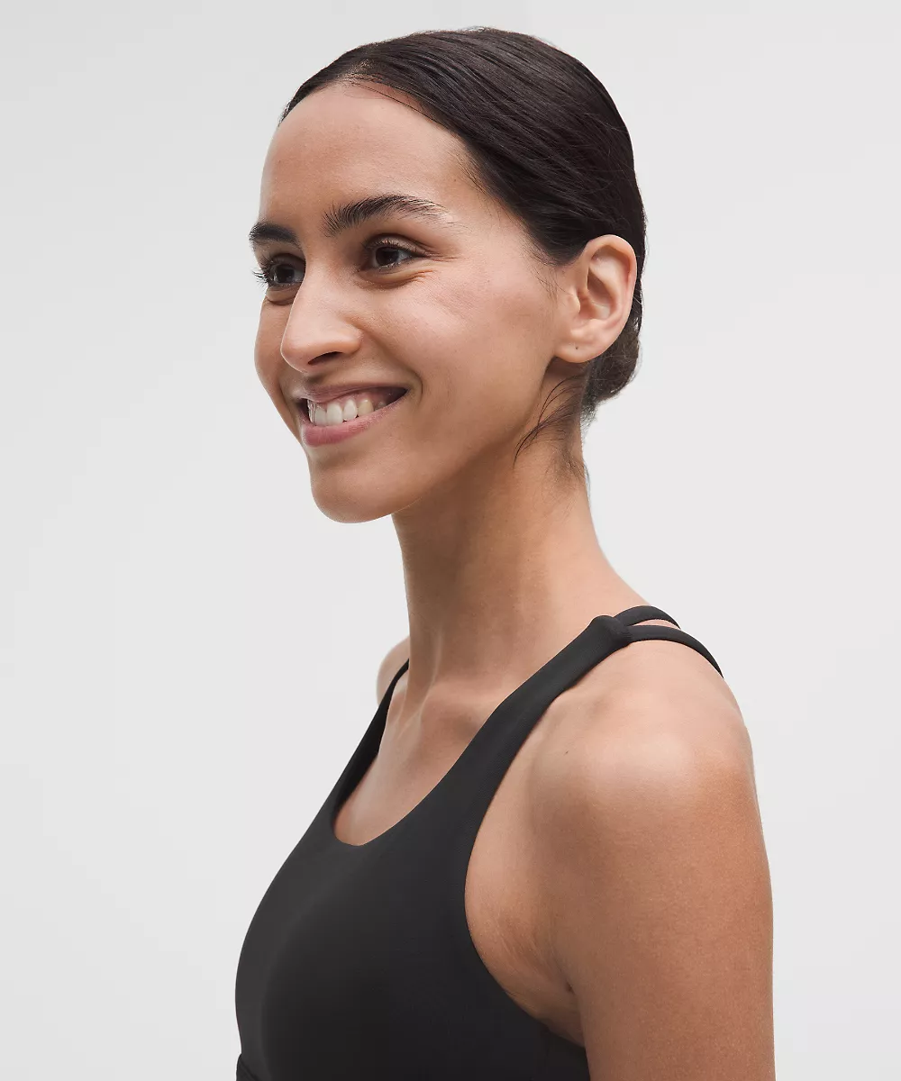 lululemon Energy brassière longline *Maintien moyen, bonnets B–D — Black, view 4