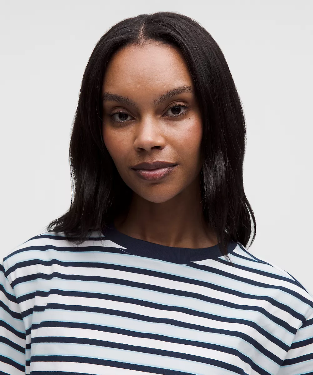 T-shirt court en coton bio All Yours — Reverse Stripe Starch Blue True Navy, view 4