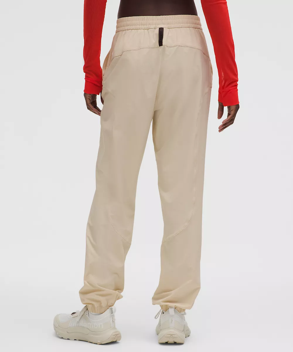 Jogging tissé léger femme *SLNSH Collection — Natural Ivory, view 3