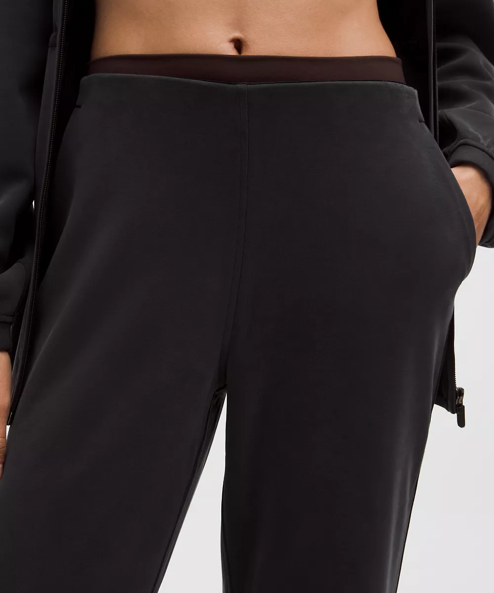 Pantalon évasé taille mi-haute Softstreme brossé *Regular — Black, view 4