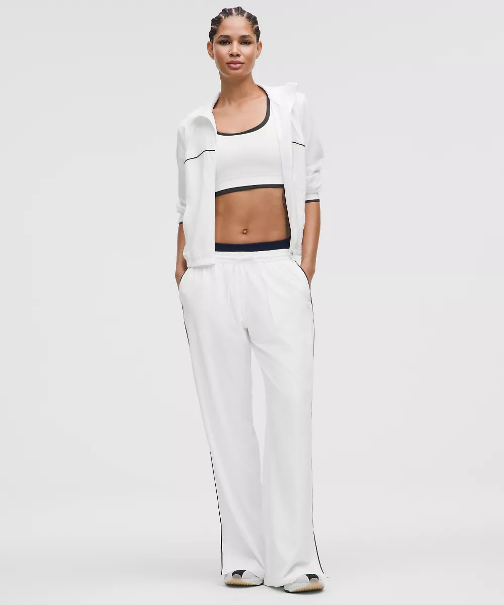 Pantalon de survêtement Court Rival jambe large Regular *Logo brodé — White/Club Blue, view 1