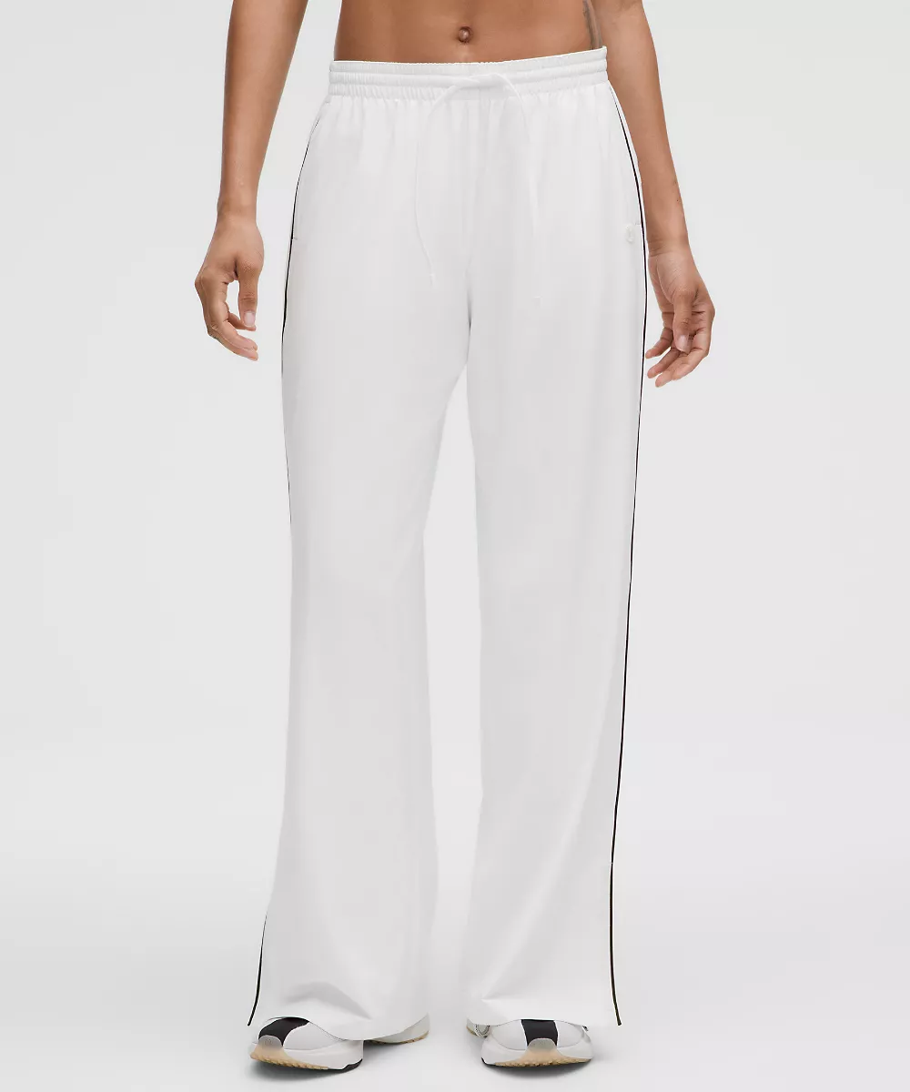 Pantalon de survêtement Court Rival jambe large Regular *Logo brodé — White/Club Blue, view 2