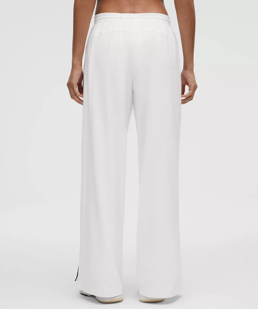 Pantalon de survêtement Court Rival jambe large Regular *Logo brodé — White/Club Blue, view 3