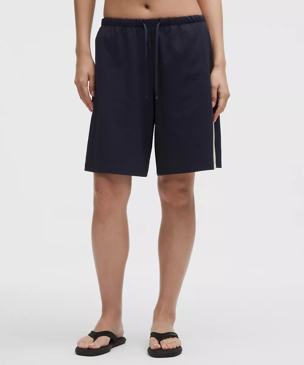 Short de survêtement rayé ample taille basse 9.5" — True Navy/Light Ivory/Burgundy Bay, view 2