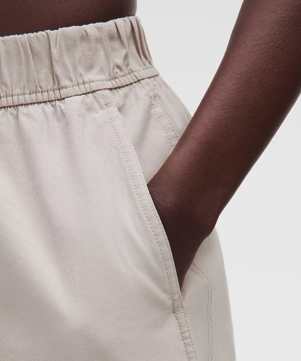 LuluLinen short taille haute coupe décontractée 7" — Downtown Tan, view 5