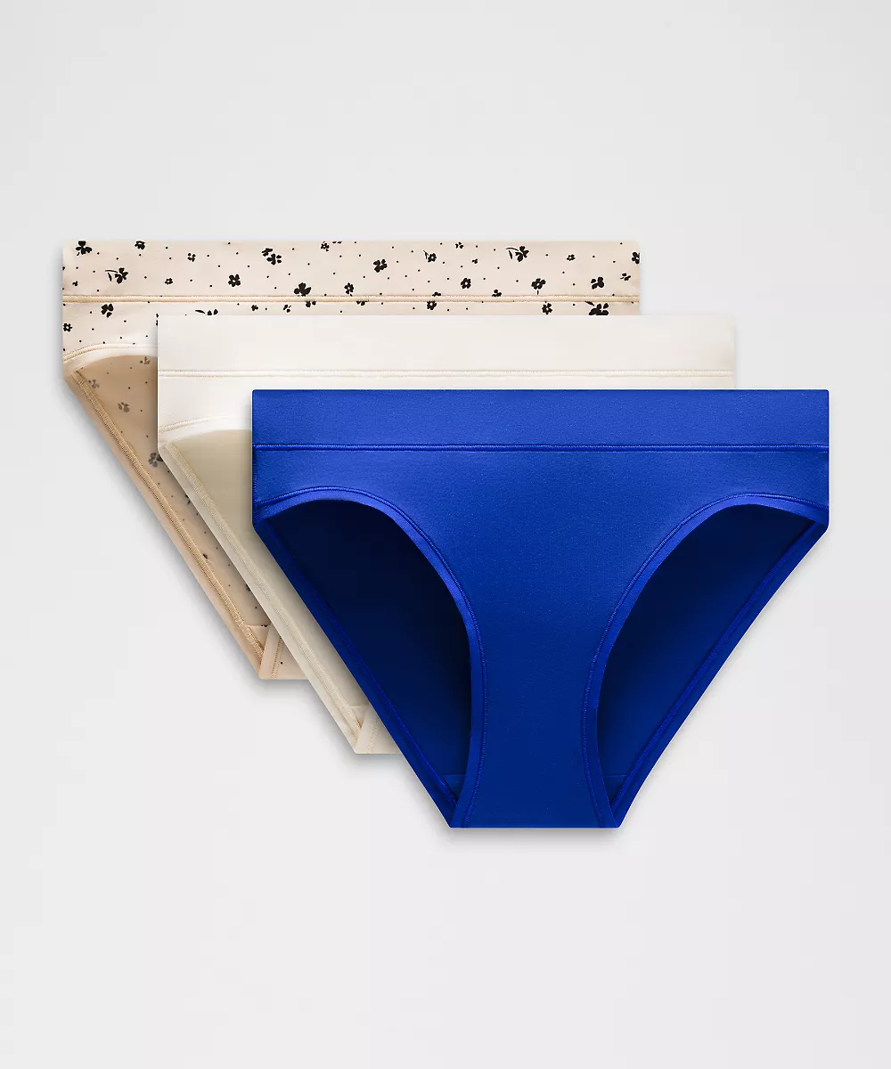Culotte bikini UnderEase taille mi-haute *Lot de 3 — Light Ivory/Beach Ball Blue/Petite Floral Breakfast Tea Black, view 1