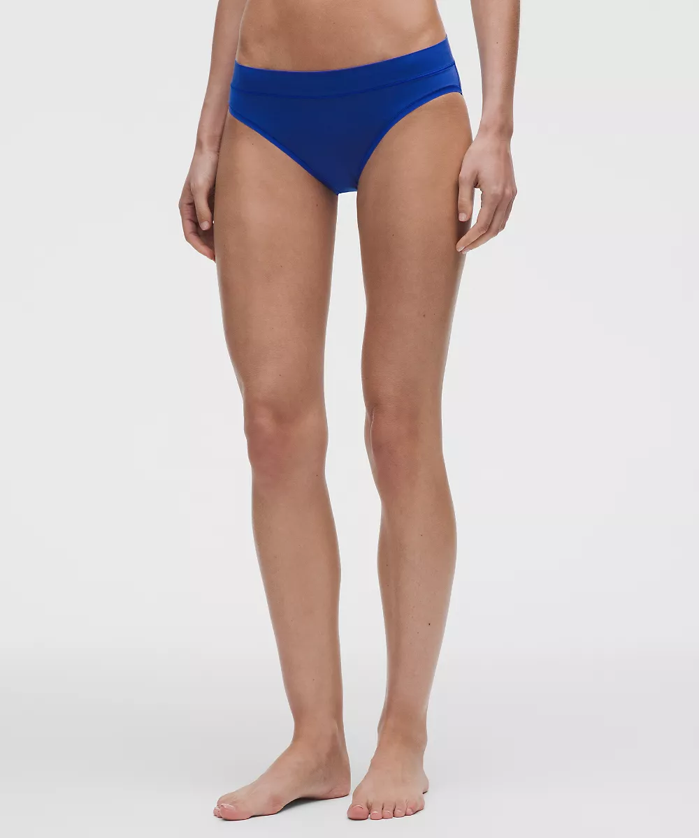 Culotte bikini UnderEase taille mi-haute *Lot de 3 — Light Ivory/Beach Ball Blue/Petite Floral Breakfast Tea Black, view 2