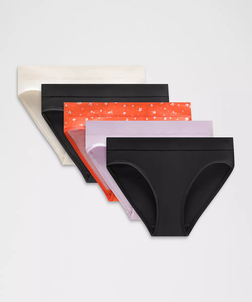 Culotte bikini UnderEase taille mi-haute Lot de 5 *Updated — Black/Black/Light Ivory/Lilac Play/Petite Floral Lilac Play Cherry Ember, view 1