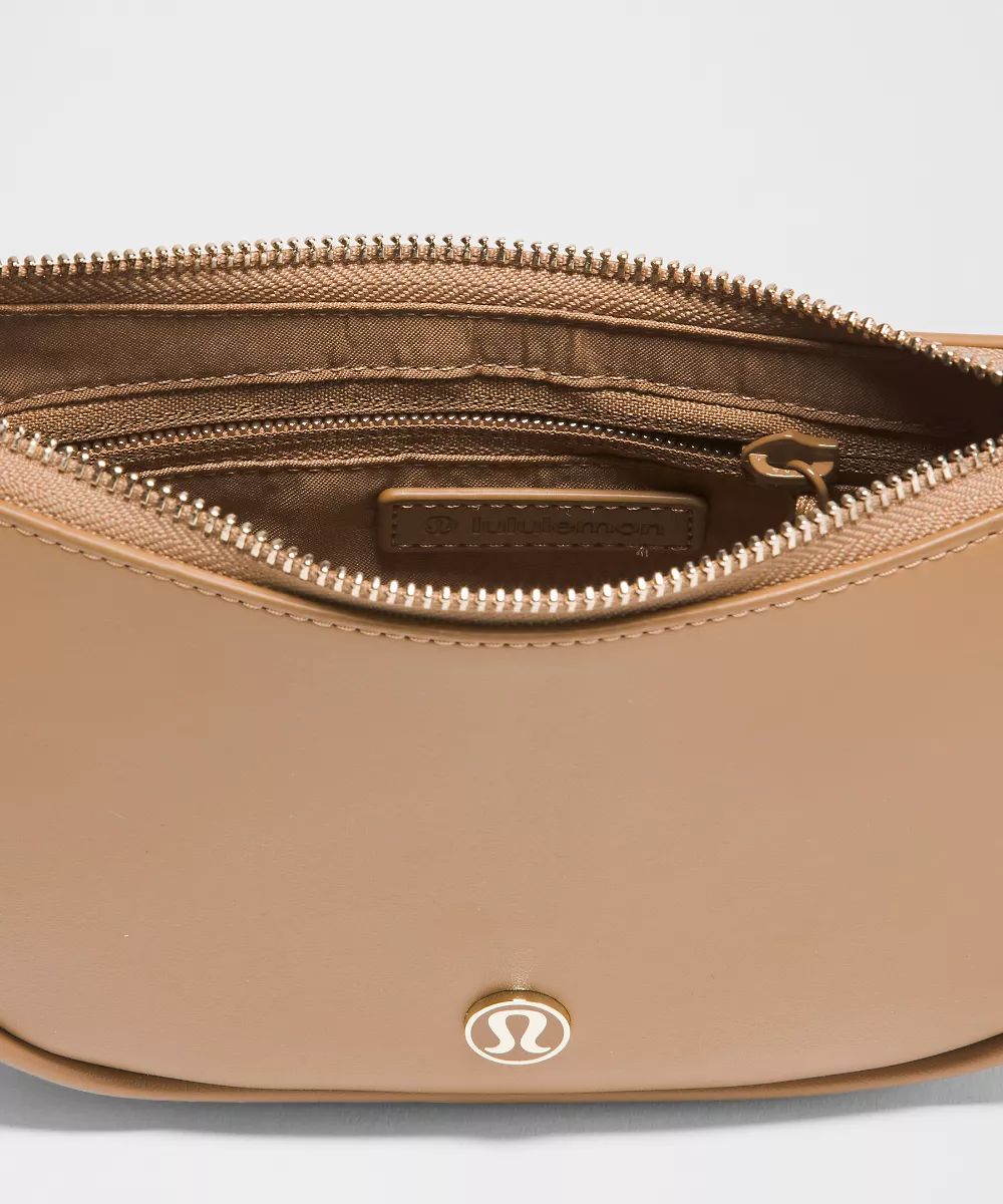 Sac porté épaule Mini City Essentials en similicuir lisse — Saddle Brown/Gold, view 4