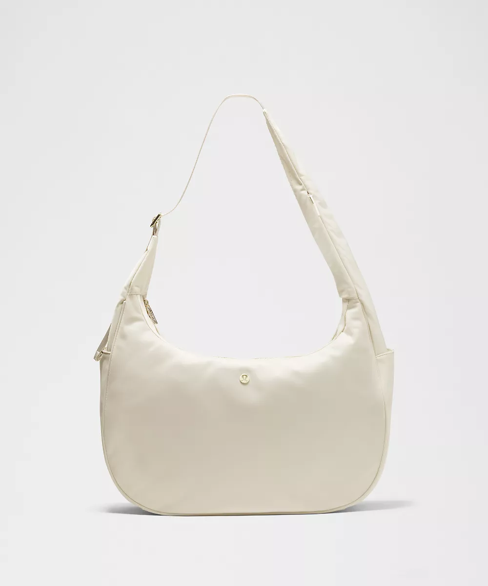 Sac porté épaule oversize City Essentials 18L — Light Ivory/Gold, view 2