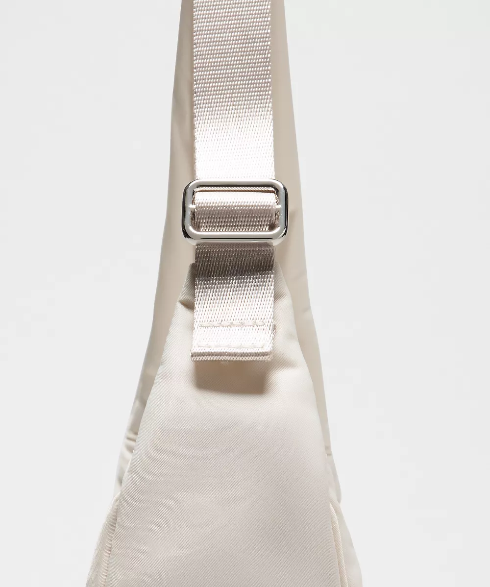 Sac porté épaule City Essentials 4L — Light Ivory/Silver, view 4