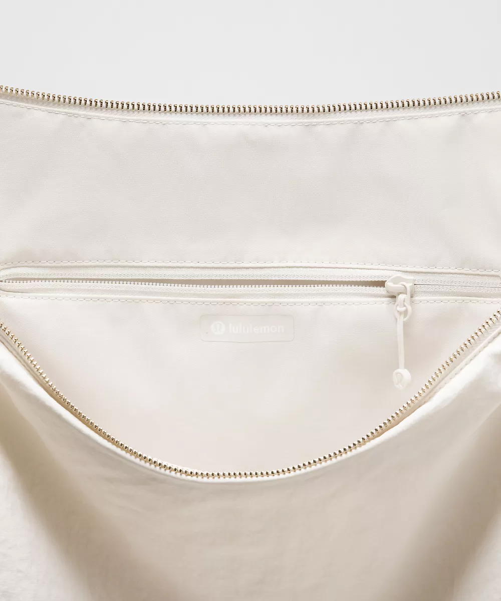 Sac bandoulière convertible froncé *Large 16L — Light Ivory/Wacky Khaki/Gold, view 5